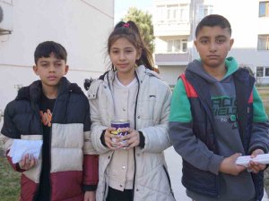 Edirne’de Öğrenciler, Biriktirdikleri Harçlıkları Yazdıkları Mektuplarla Birlikte Depremzedelere İletti