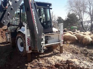 Pursaklar Belediyesi Tüm Birimleriyle Deprem Bölgesinde Çalışmalarını Yürütüyor