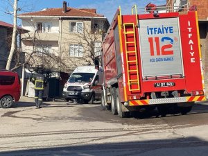 Gecekonduda Çıkan Yangında 2 Kişi Dumandan Etkilendi