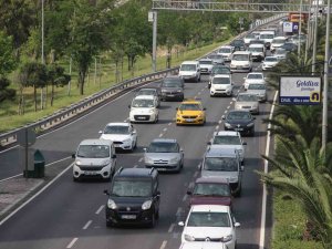 İ̇zmir’de Trafiğe Kayıtlı Araç Sayısı Yüzde 5,2 Arttı