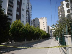 Mersin’de Depremden Etkilenen 3 Bina Boşaltıldı