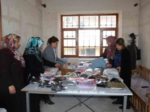 Viranşehirli Kadınlar Depremzedeler İçin Kışlık Giysi Üretiyor
