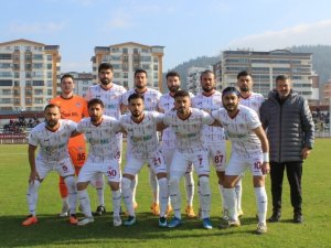 Depremzedeler İçin Yeşil Sahada Karşılaşacaklar