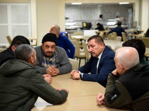 Başkan Vidinlioğlu Ve Eşi, Depremzede Aileleri Yalnız Bırakmıyor