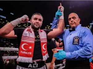 Şampiyon Boksör Demirezen’e ’Herkül’ Ödülü