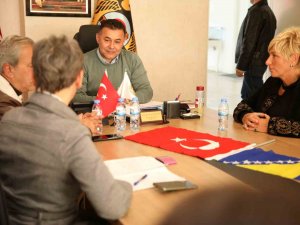 Alanya’daki Boşnaklardan Deprem Bölgesine Konteyner Desteği