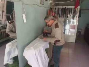 Ankaralı Terzi Depremzedeler İçin Ücretsiz Hizmet Veriyor