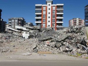 Çok Sayıda Kişinin Öldüğü Sitenin Müteahhidi Tutuklandı