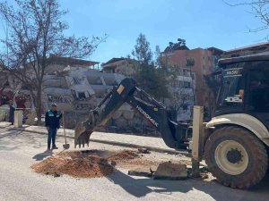 Manisa Büyükşehir Belediyesi Yaraların Sarılması İçin Kolları Sıvadı