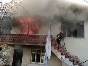 Alevlere Teslim Olan Evden Cansız Bedeni Çıktı