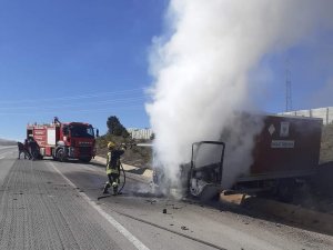 Kütahya’da Seyir Halindeki Tıbbi Atık Aracı Yandı