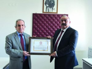 Seyfi Erayhan Mazbatasını Aldı