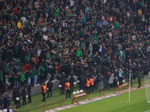 Kocaelispor - Sakaryaspor Maçında Tribünde Gerginlik
