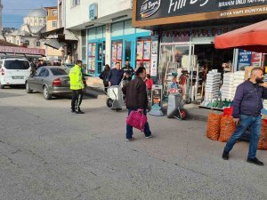 Kaldırıma Önüne Eşya Koyan Esnafa Ceza