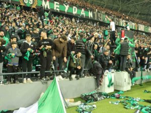 Deprem Saatine Denk Gelen Dakikada Atkılar Sahaya Atıldı