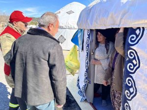 Ak Partili Tin, Kırgız Ve Kazak Otağlarında Kalan Depremzedelerle Buluştu