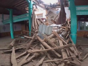 Depremde 1886’da Yapılan Cami De Hasar Aldı