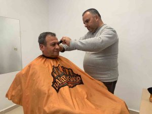 Depremzede Berberlerden Ücretsiz Tıraş