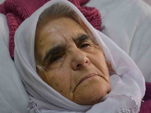 Enkazdan Çıkarılan Sabriye Nine: "Kimsem Yok, Ailem Yıllar Önce Öldü"