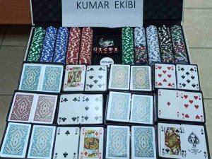 Bağcılar’da Kumar Oynanan Bir Eve Operasyon Düzenlendi