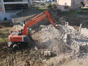 Nazilli Belediyesi, Yeni Açılacak Yollar İçin Engelleri Kaldırıyor