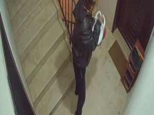 Antalya’da Çamaşır Ve Ayakkabı Hırsızı Kadınlar Kamerada