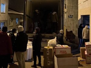 Eskişehirli Gönüllüler Deprem Bölgesine 20 Tır Yardım Malzemesi Gönderdi