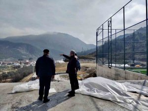 Başkan Yaman, Halı Saha Tesisinde Ve Mesire Alanında İnleceme Yaptı