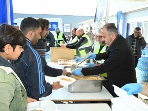 Deprem Bölgesinde "Çarklar Durmasın" Diye Karavana Bursa’dan