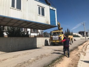İ̇zmit Belediyesi, Adıyaman’da Konteyner Ve Çadırları Yerleştirmeye Başladı