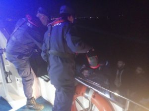 47 Düzensiz Göçmen Kurtarıldı, 20’si Yakalandı