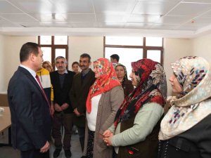 Vali Akbıyık Depremzedelerle Yakından İlgilendi