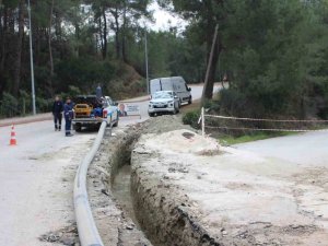 Kemer’de Oteller Bölgesinin İçme Suyu Hattı Yenileniyor