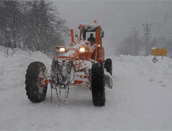Rize'de Kar Yolları Kapadı