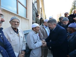 Gediz’de 31 Vatandaş Dualarla Umreye Uğurlandı