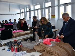 Zor Günde Liseler Bile Birer Fabrikaya Dönüştü