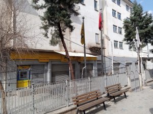 Nusaybin’de Depremden Dolayı Ptt Binası Kapatıldı