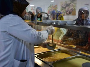 Elazığ’da Sıcak Yemekler Depremzedeler İçin Kaynıyor