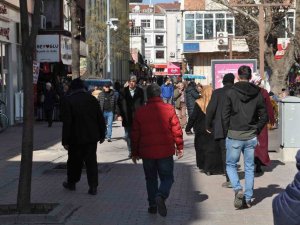 Artan Hava Sıcaklığını Fırsat Bilen Vatandaşlar Adeta Sokaklara Döküldü