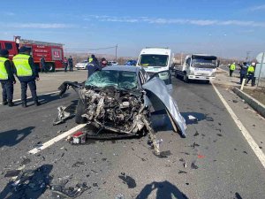 Elazığ’da Trafik Kazası: 1 Ölü, 4 Yaralı
