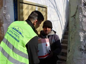 Depremden Etkilenen Vatandaşların Gıda Kolileri Evlerine Ulaştırılıyor