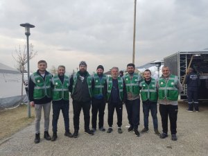 1999 Depremini Yaşayan Sakaryalı Öğretmen Ve Memurlar Depremzedelerin Yardımına Koştu