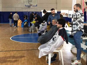 Gönüllü Berber Ve Kuaförler, Depremzedeleri Tıraş Etti