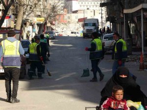 Kahramanmaraş’ta Enkazlardan Sonra Sokaklar Da Temizleniyor