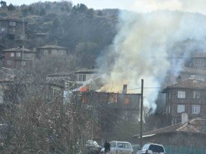 Sobadan Çıkan Yangında Evde Bulunan Tüpler Patladı, Köyü Korku Sardı