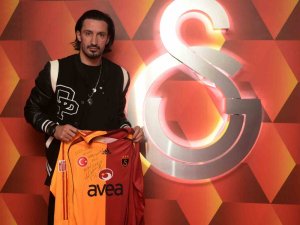 Hasan Kabze, Depremzedeler İçin Formasını Bağışladı