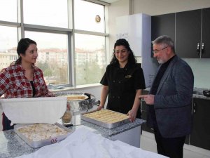 Ünlü Şefin Depremzedeler İçin Kurduğu Lokantaya Çorumlu Kadınlardan Destek