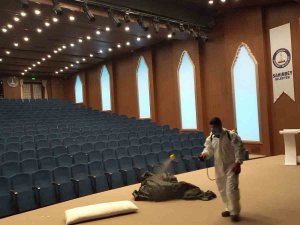 Ekipler Tesisleri İlaçlıyor