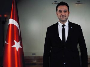 Deva Partisi İ̇l Başkanı Lüks Otomobiliyle Kaza Yaptı