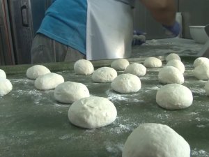 Kocaeli Büyükşehir Belediyesi Hatay’da Günlük 15 Bin Ekmek Üretiyor